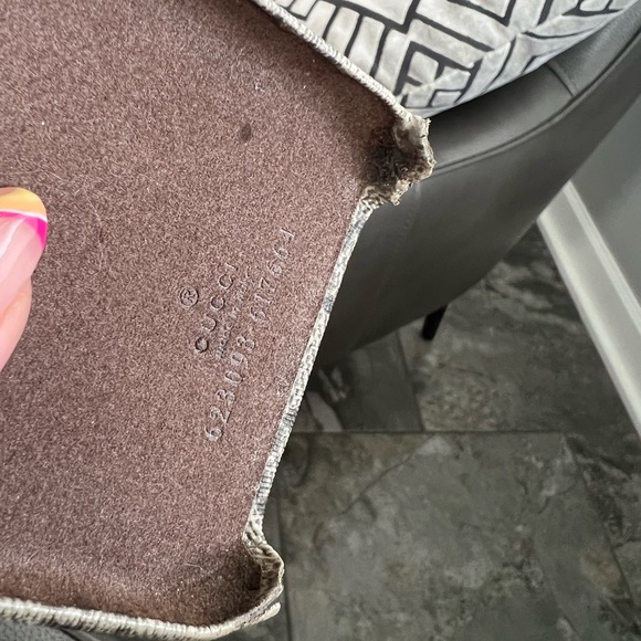 I phone 11 Gucci phone case - Picture 3 of 7